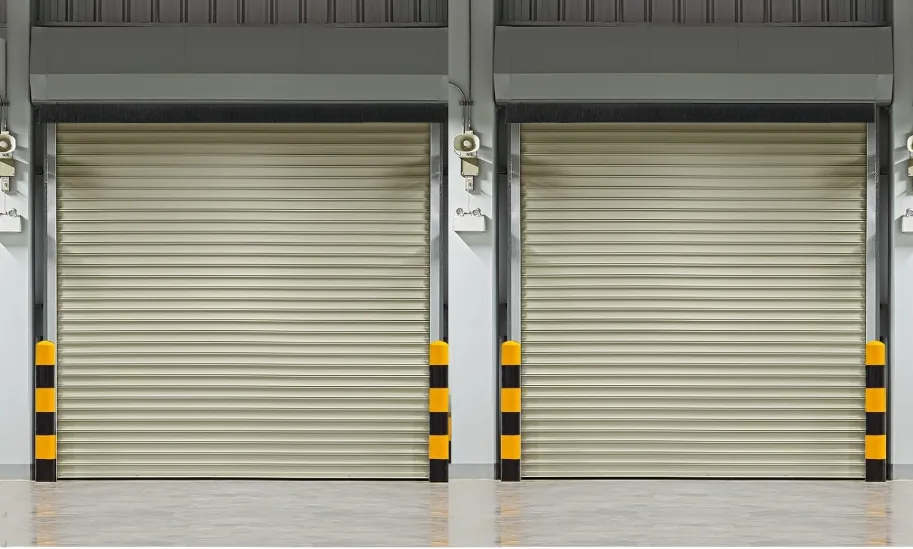 Commercial overhead garage door