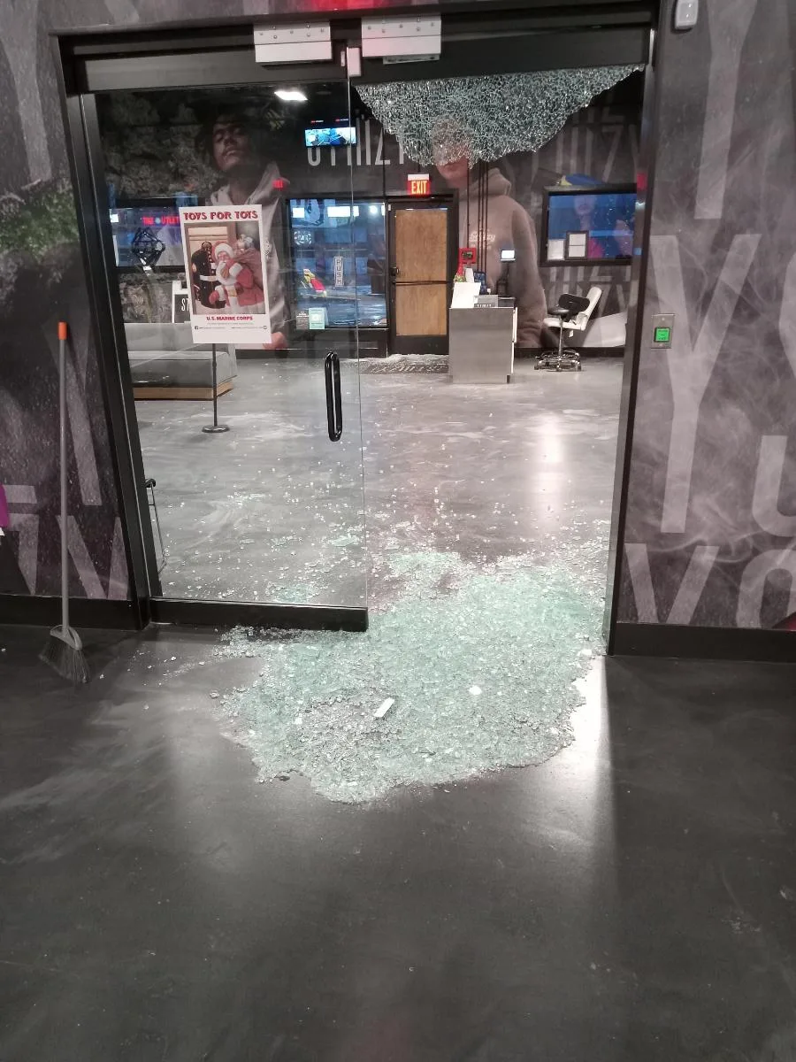 Commercial door glass repair